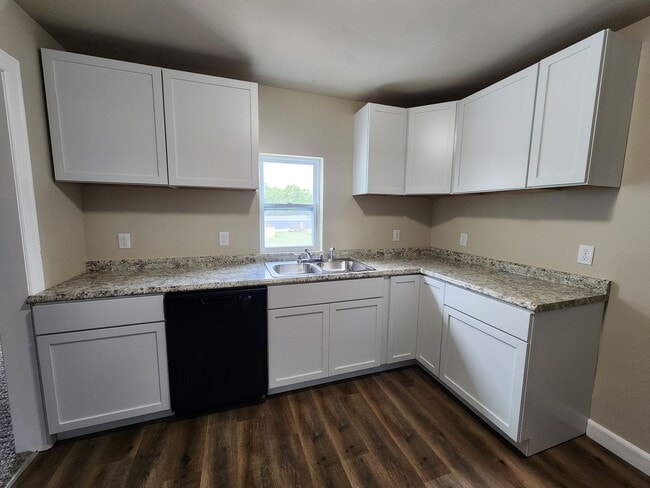 Building Photo - 3 Bedroom 1 Bath Home