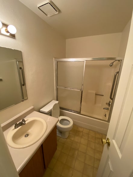 Building Photo - 925 30th St