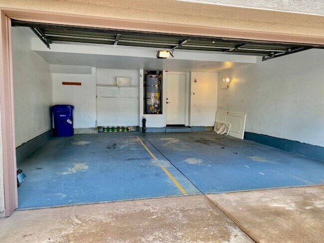 Building Photo - 3 Bedroom Townhome in Serene Santee