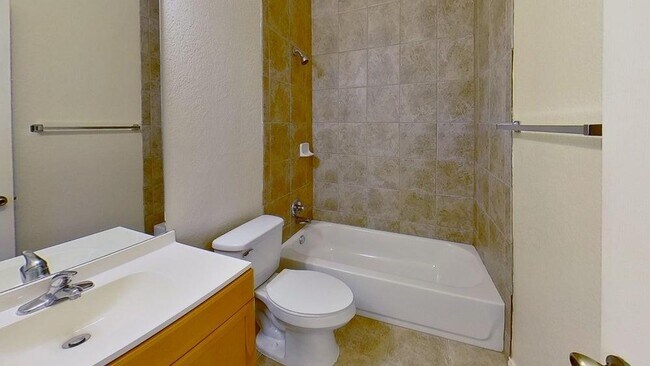 Building Photo - 627 Luther Dr