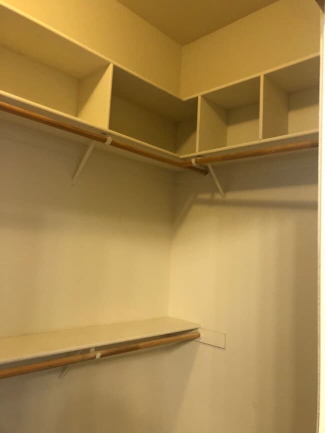 Building Photo - 1005 Halidon Way