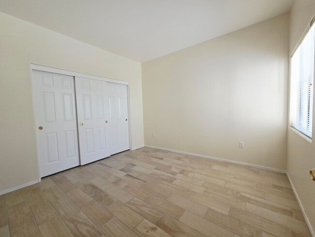 Building Photo - BEAUTIFUL GATED COMMUNITY WITH CLUBHOUSE, COMMUNITY POOL, COMMUNITY SPA, EXERCISE ROOM. FIRST FLO...
