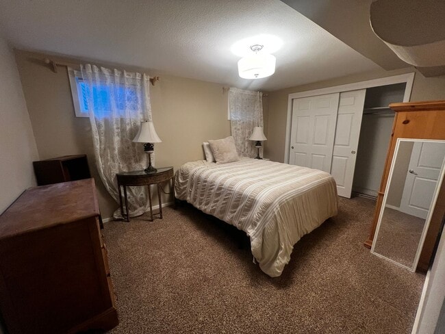 Building Photo - Show Stopper!