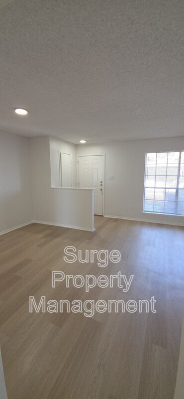 Building Photo - 227 Vista Way