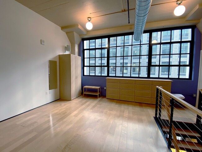 Building Photo - Gorgeous Pearl Loft with Private Entrance,...