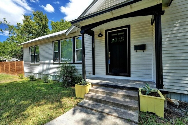 Building Photo - 1102 Hackberry St