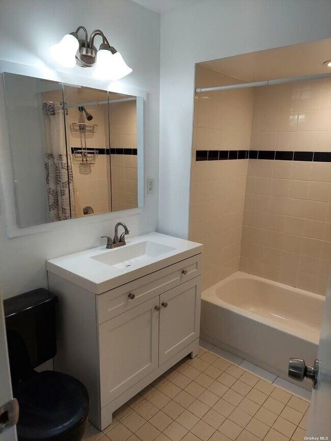 Bathroom - 2992 Grand Blvd