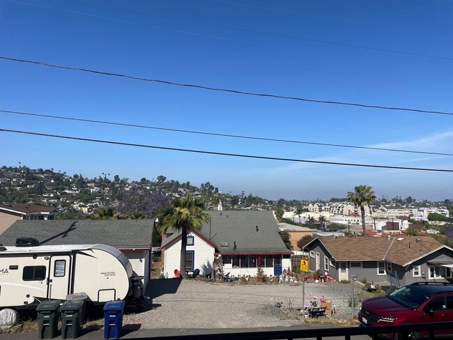 Building Photo - Move in Special!! Beautiful 4 bed/4.5 bath...