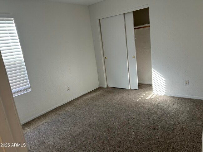 Building Photo - 2221 E Union Hills Dr