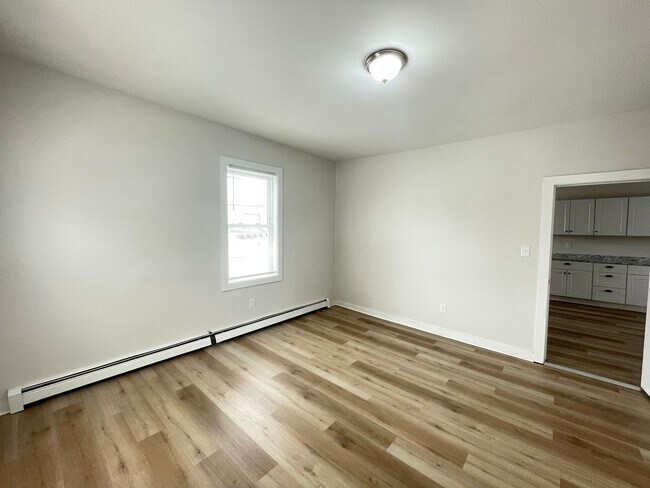 Building Photo - 124 Beech St