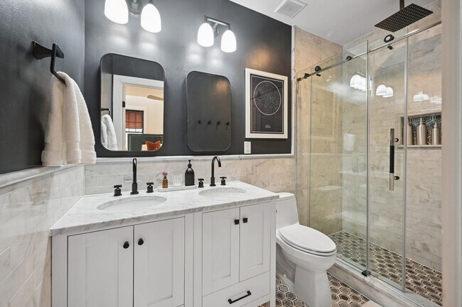 Building Photo - FURNISHED style in NoMA with Garage Parking