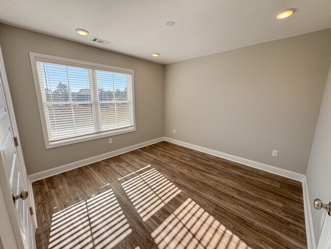 Building Photo - 5007 Cypress Lake Rd