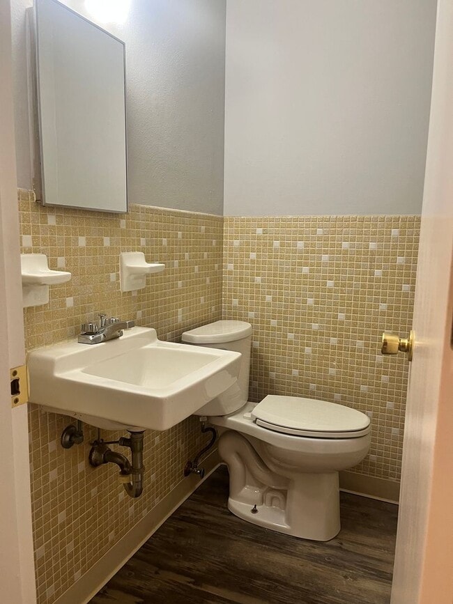 Building Photo - 810 Jacobs Ln