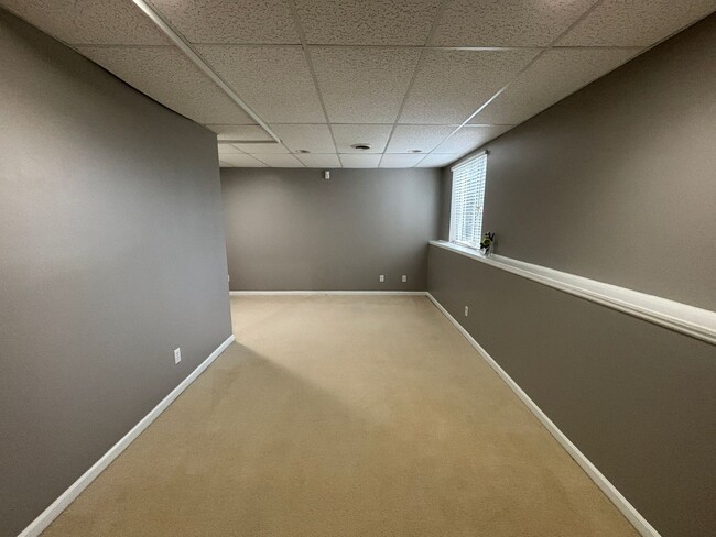 Building Photo - 4-bedroom, 2.5 bathroom unfurnished home in Saint Joseph