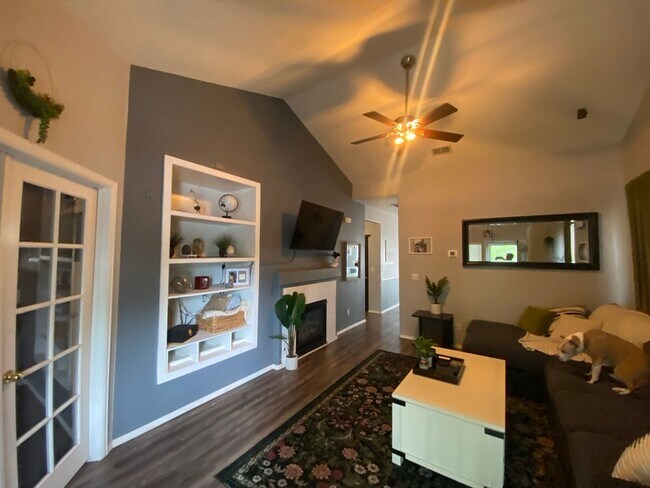 Building Photo - Beautiful 3 bedroom 2 Bath Home in South Brighton Area