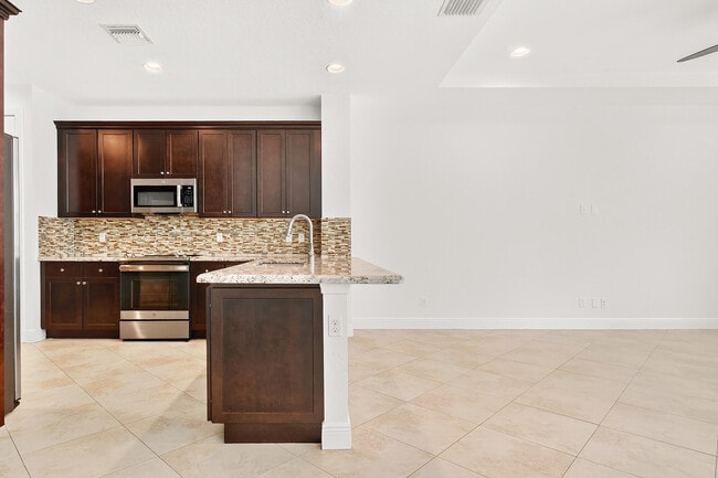 Building Photo - 4527 Cadiz Cir