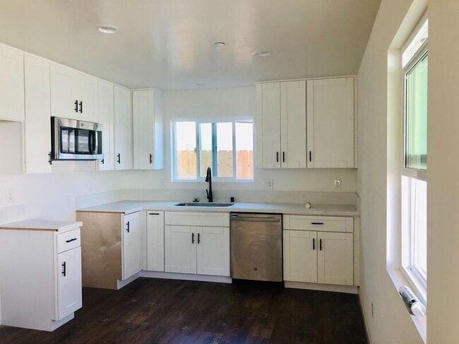 Building Photo - 3775 Teak St