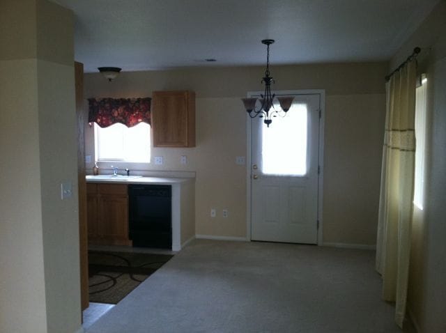 Building Photo - THREE BEDROOM, TWO BATHROOM HOME NEAR DILDINE ELEMENTARY