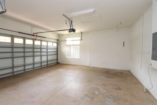 Building Photo - 1035 Lascala Dr