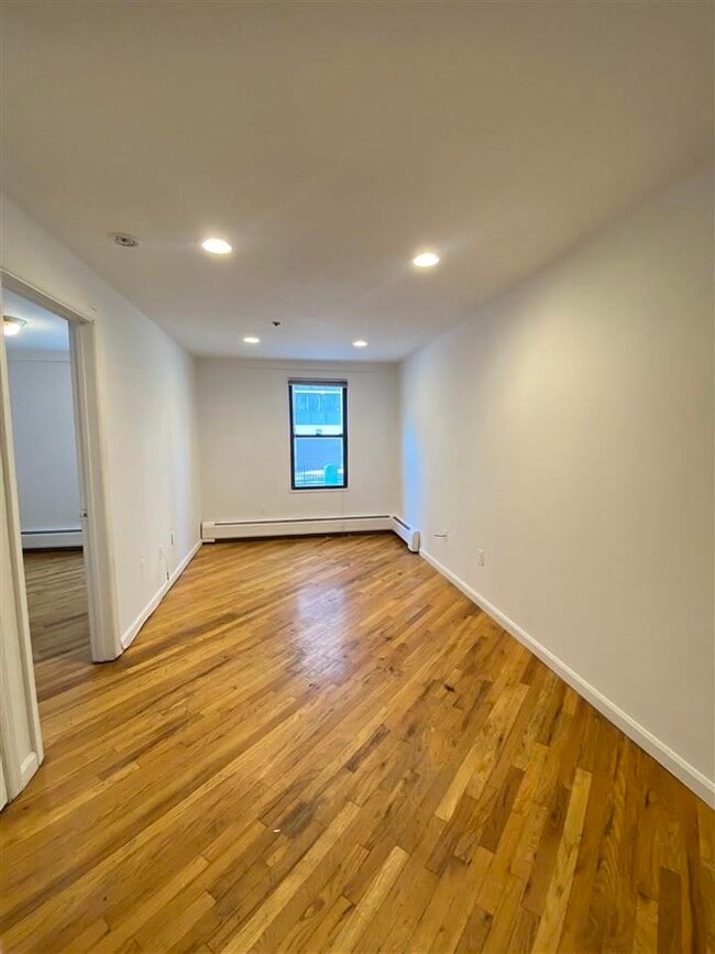 Building Photo - 409 1st St