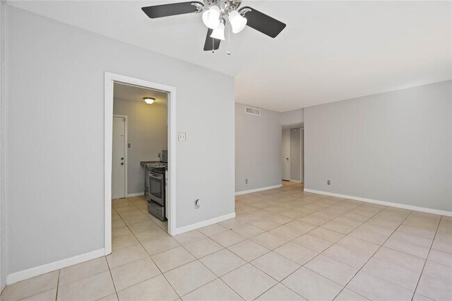 Building Photo - 2822 Briarhurst Dr