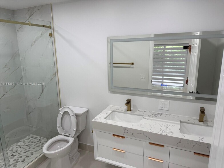 Building Photo - 1560 Canary Island Dr