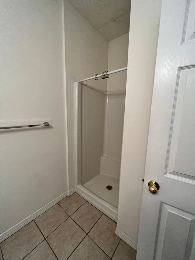 Building Photo - First floor unit!