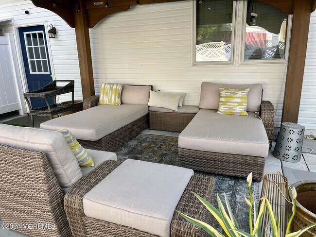 Building Photo - 218 Marine Pl