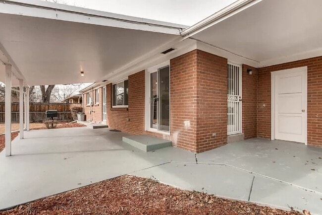Building Photo - 5482 E Colorado Ave