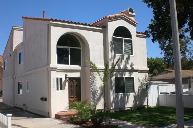 Building Photo - 18500 Kingsdale Ave