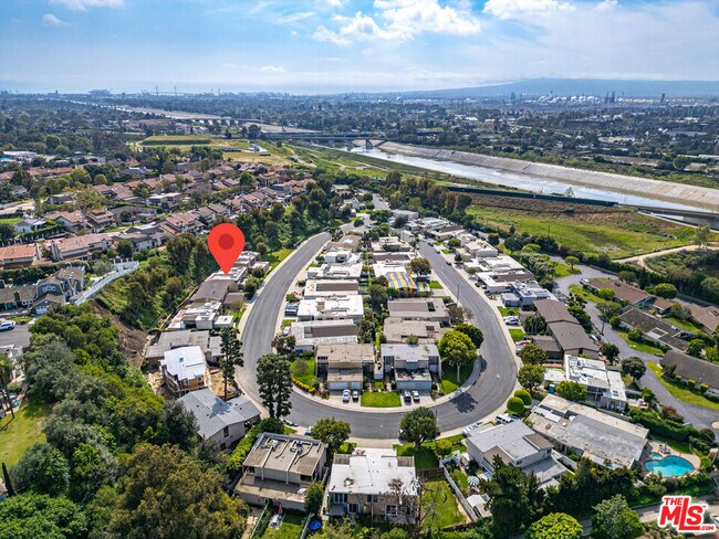 Building Photo - 4118 Del Mar Ave