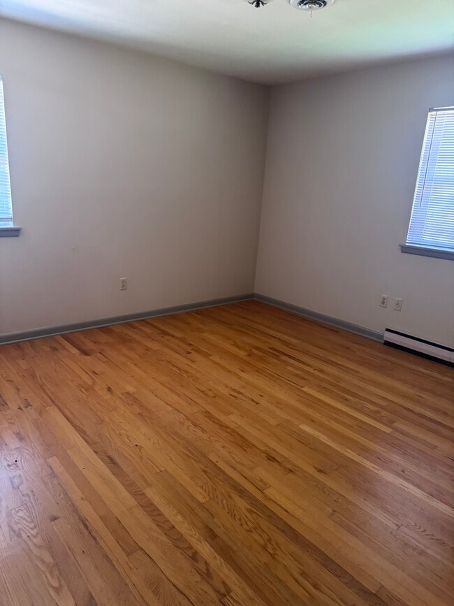 Building Photo - 12th st 4plex