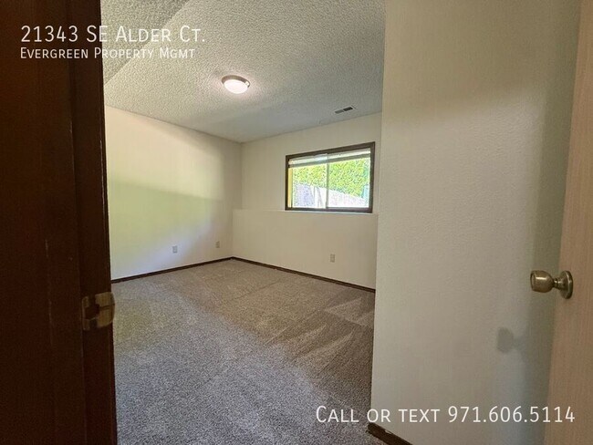 Building Photo - 21343 SE Alder Ct