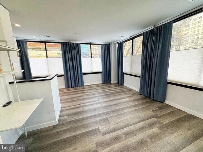 Building Photo - 700 Roeder Rd