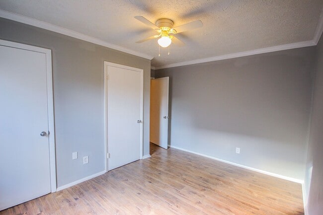Building Photo - Stylish 2BR Retreat in Vibrant Highland Park Neighborhood!