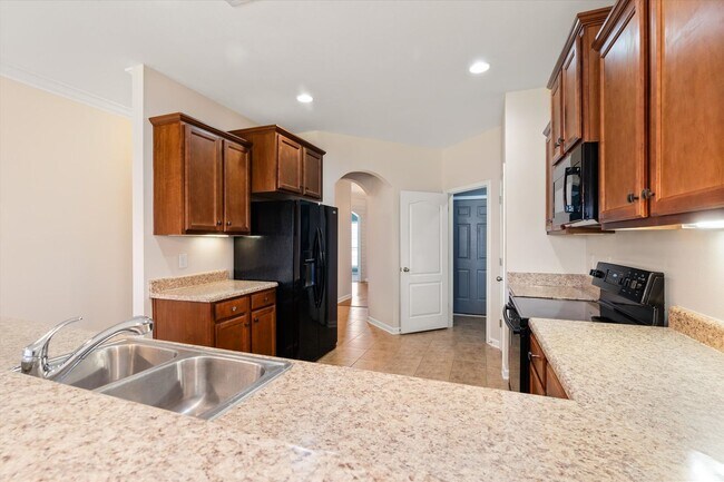 Building Photo - Upcoming Listing!