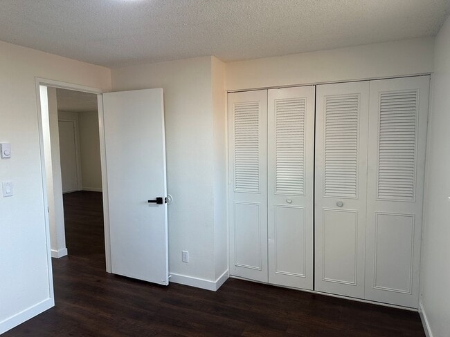 Building Photo - Beautifully updated 2 bedroom 1 bathroom d...