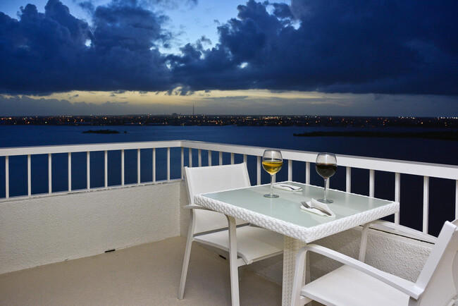 Building Photo - 5510 N Ocean Dr