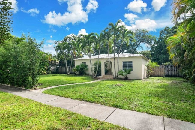 Building Photo - Beautiful home in quiet neighborhood