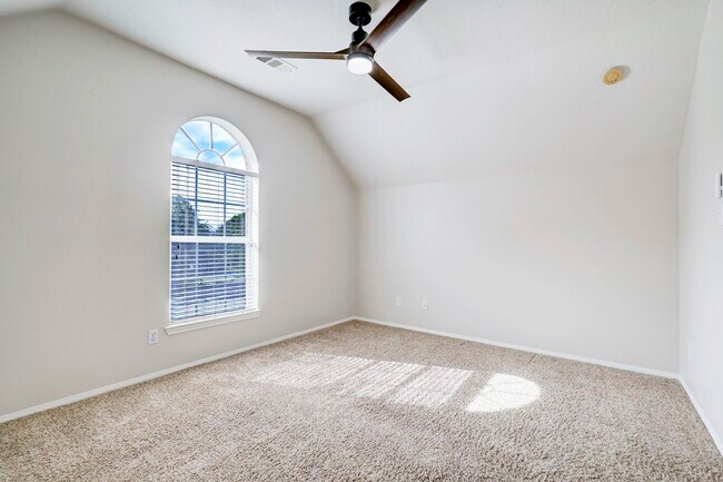 Building Photo - 4615 Russett Ln