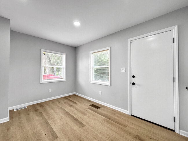 Building Photo - Charming 2 beds 1 baths in Columbus!