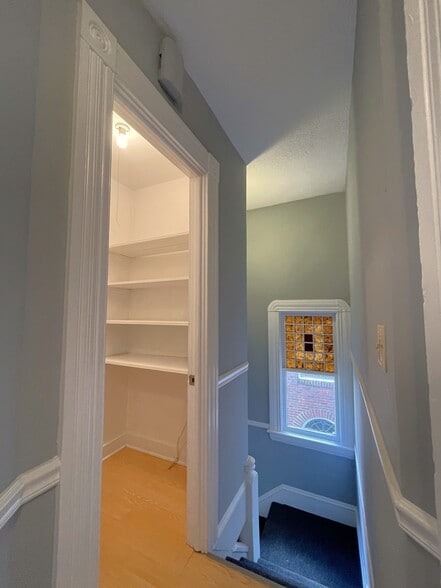 Apartment Entry - 533 W Water St