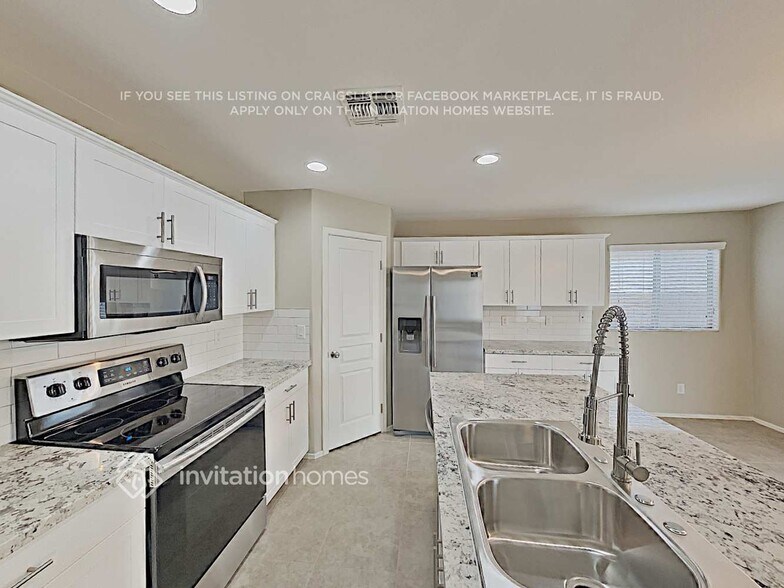 Building Photo - 2643 E Cowboy Cove Trail