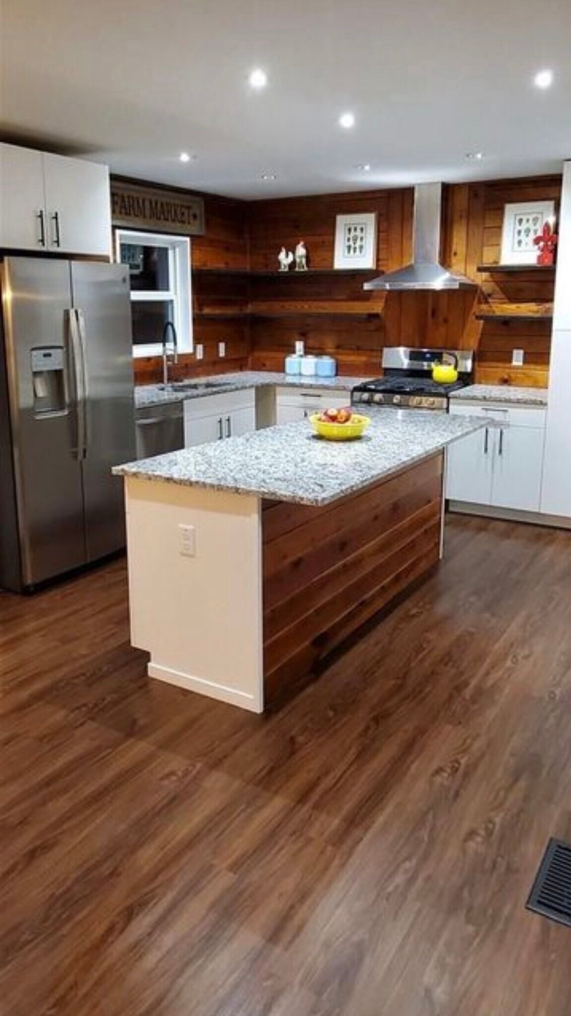 Building Photo - 565 Lakeland Dr