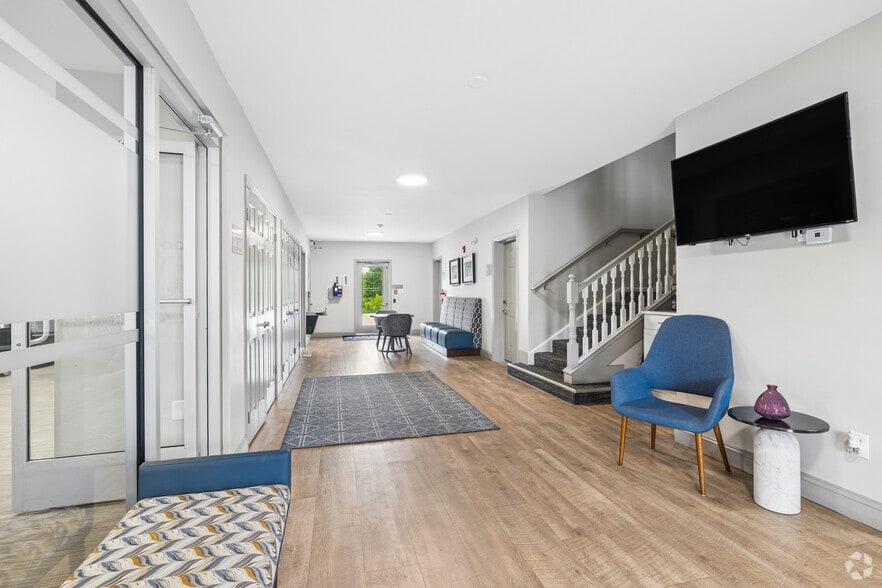 Lobby Photo - Highwood Village