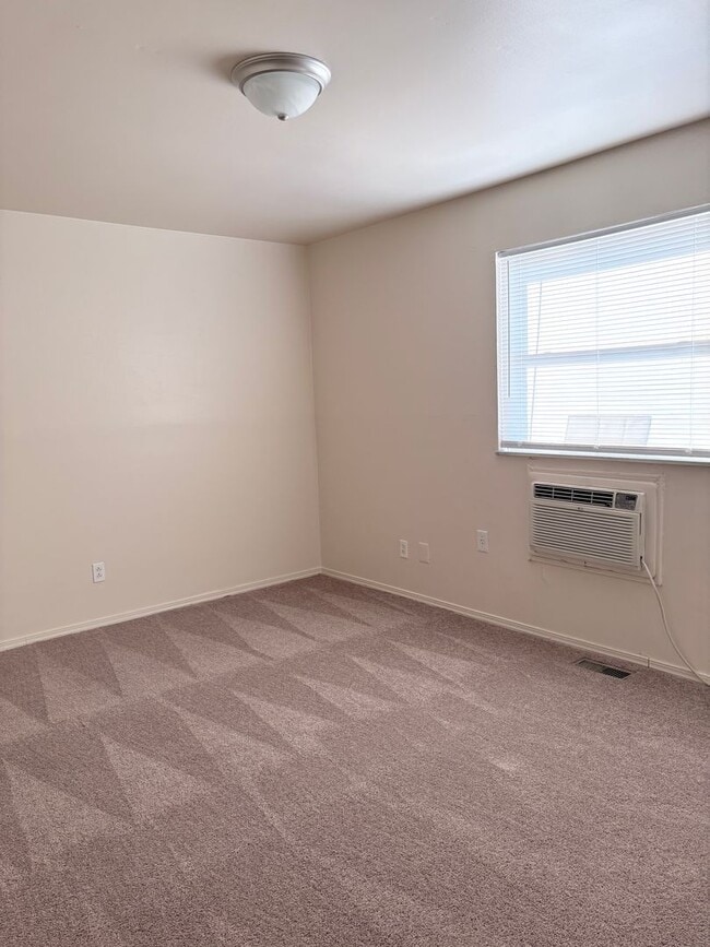 Building Photo - Cozy 1 Bedroom and 1 Bath with W/D Hookups