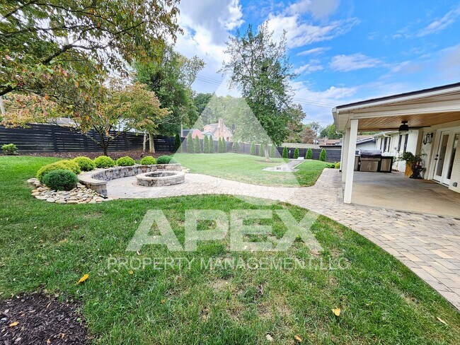 Building Photo - Renovated & Stunning - Single level Brick ...