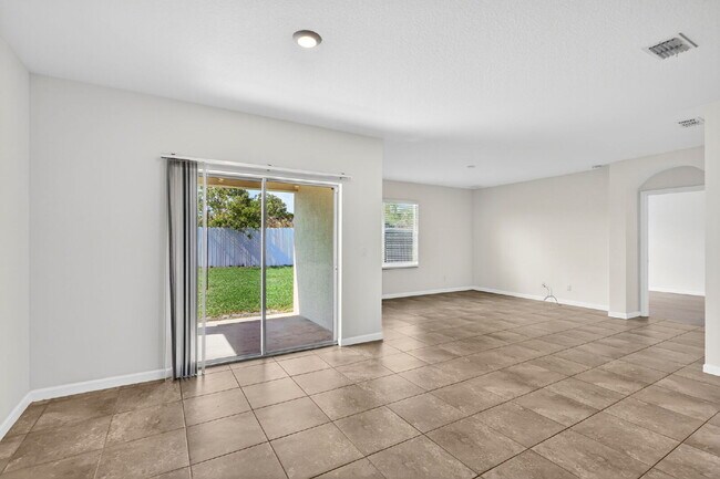 Building Photo - Renovated 4 Beds 2 Baths Single Family on Over a QTR Acre lot | Huge Yard