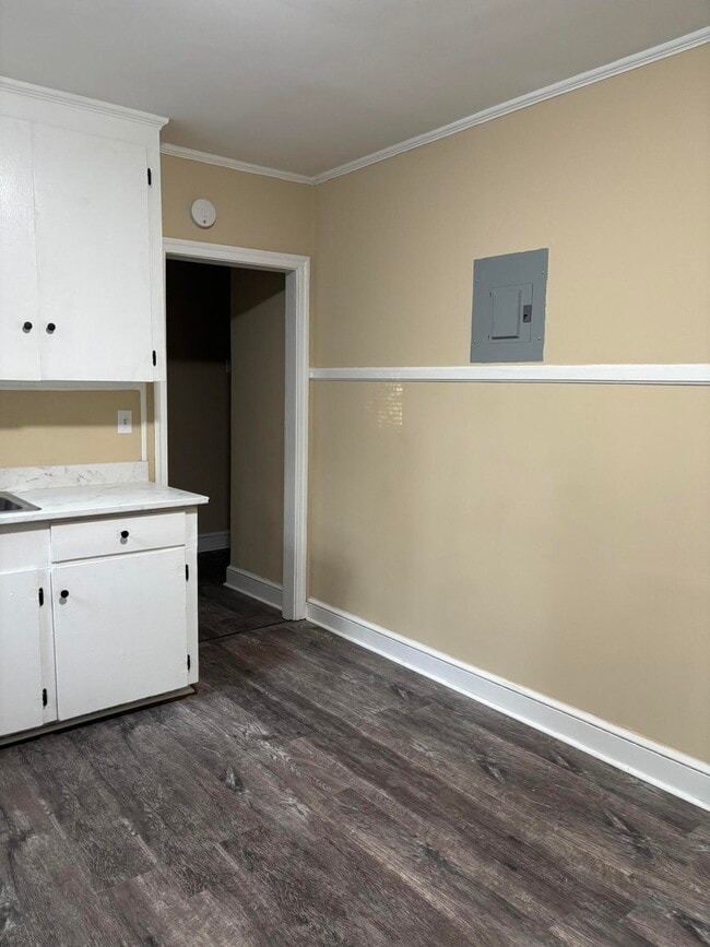 Building Photo - 901 Miller Rd