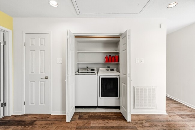 Building Photo - 1116 Bering Dr